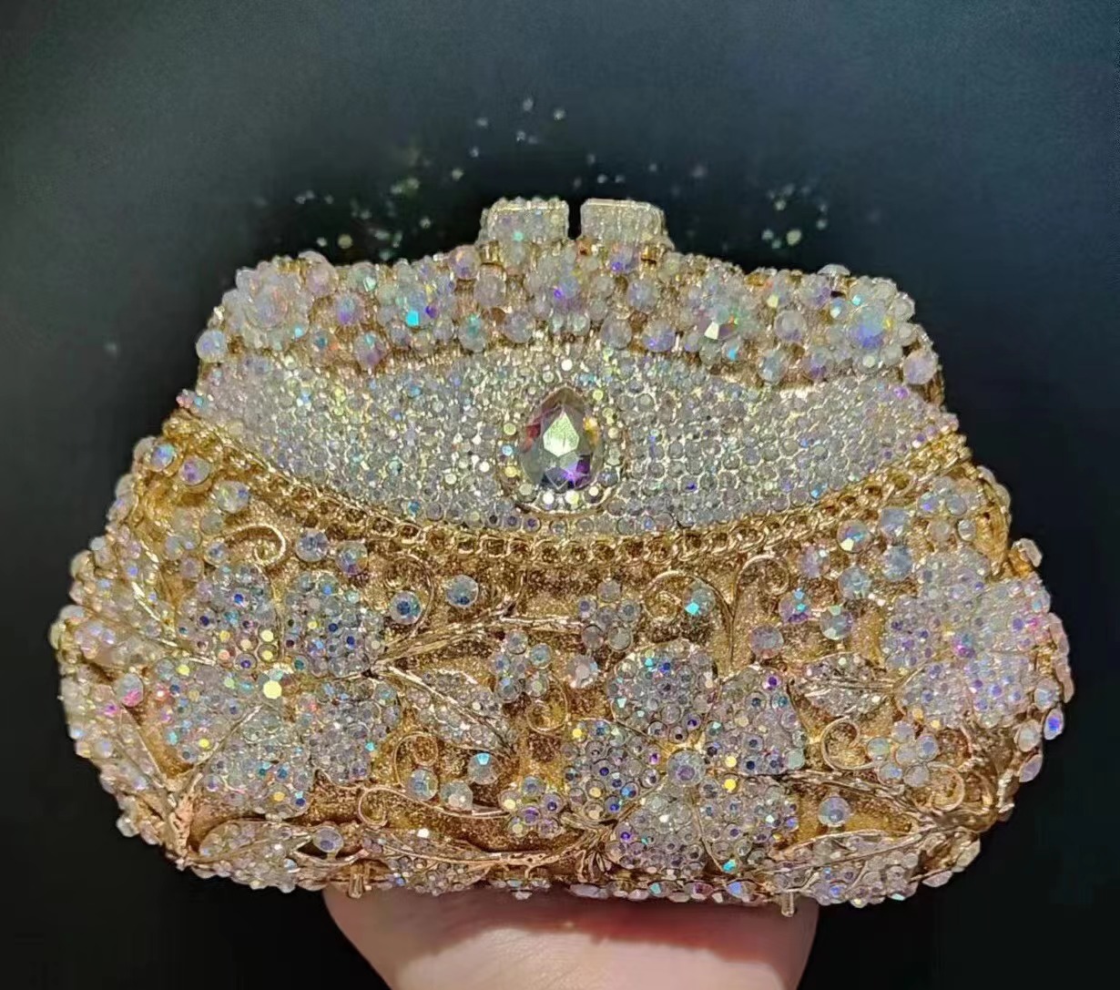 Altın Metal Çiçek Desenli Elma - Women Bags Golden incelemesi ve fiyatı