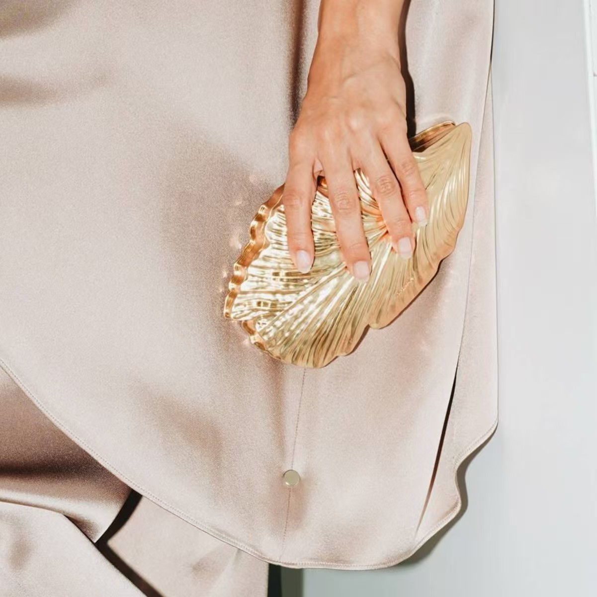Lüks Altın Rengi Akrilik Yapra - Women Bags Golden incelemesi ve fiyatı